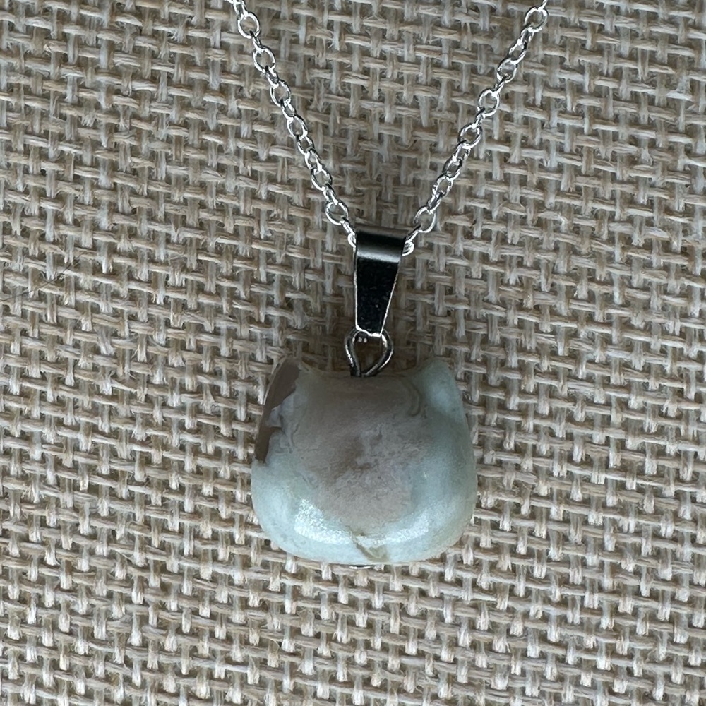 Green Flower Agate Cat Head Bead Pendant on Silver Box Chain - Picture 9 of 12